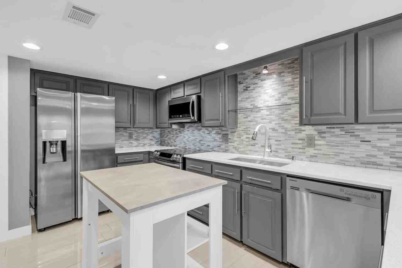 1424 Hampton Rd - Photo 5 of 30