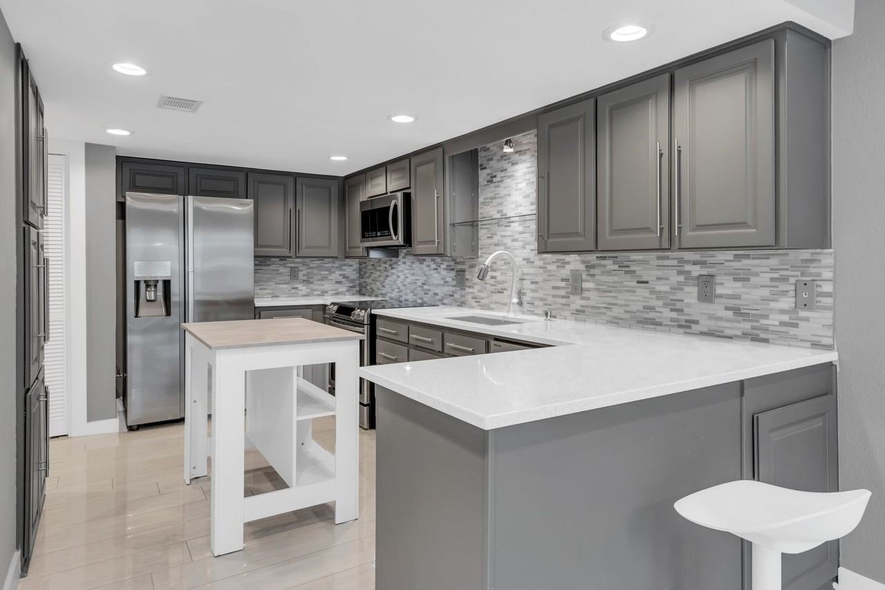 1424 Hampton Rd - Photo 6 of 30