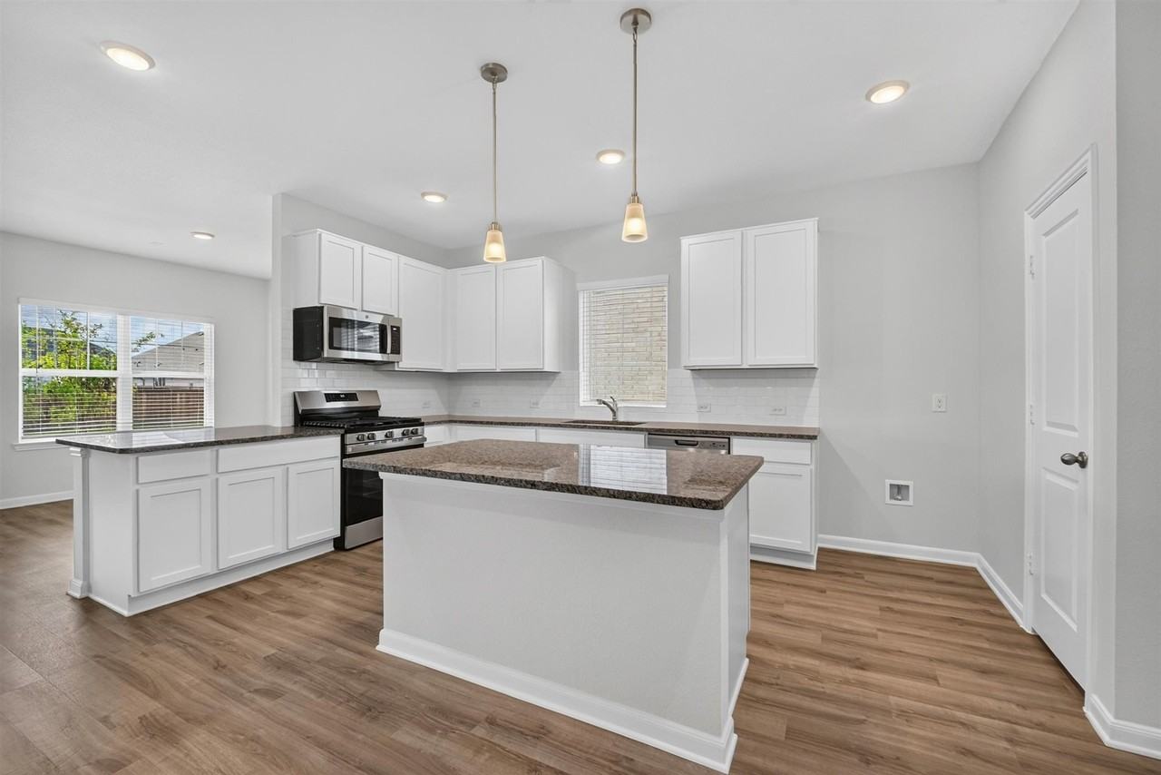 1421 Marcella Ln - Photo 3 of 21