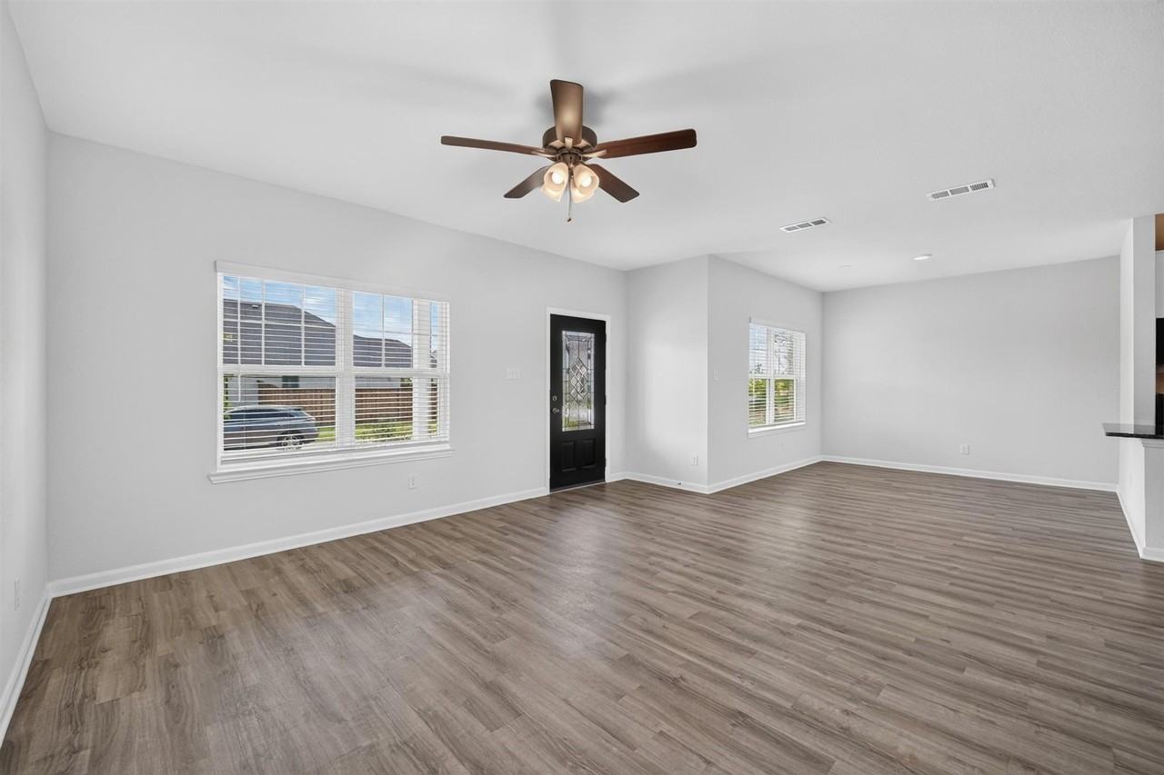 1421 Marcella Ln - Photo 5 of 21