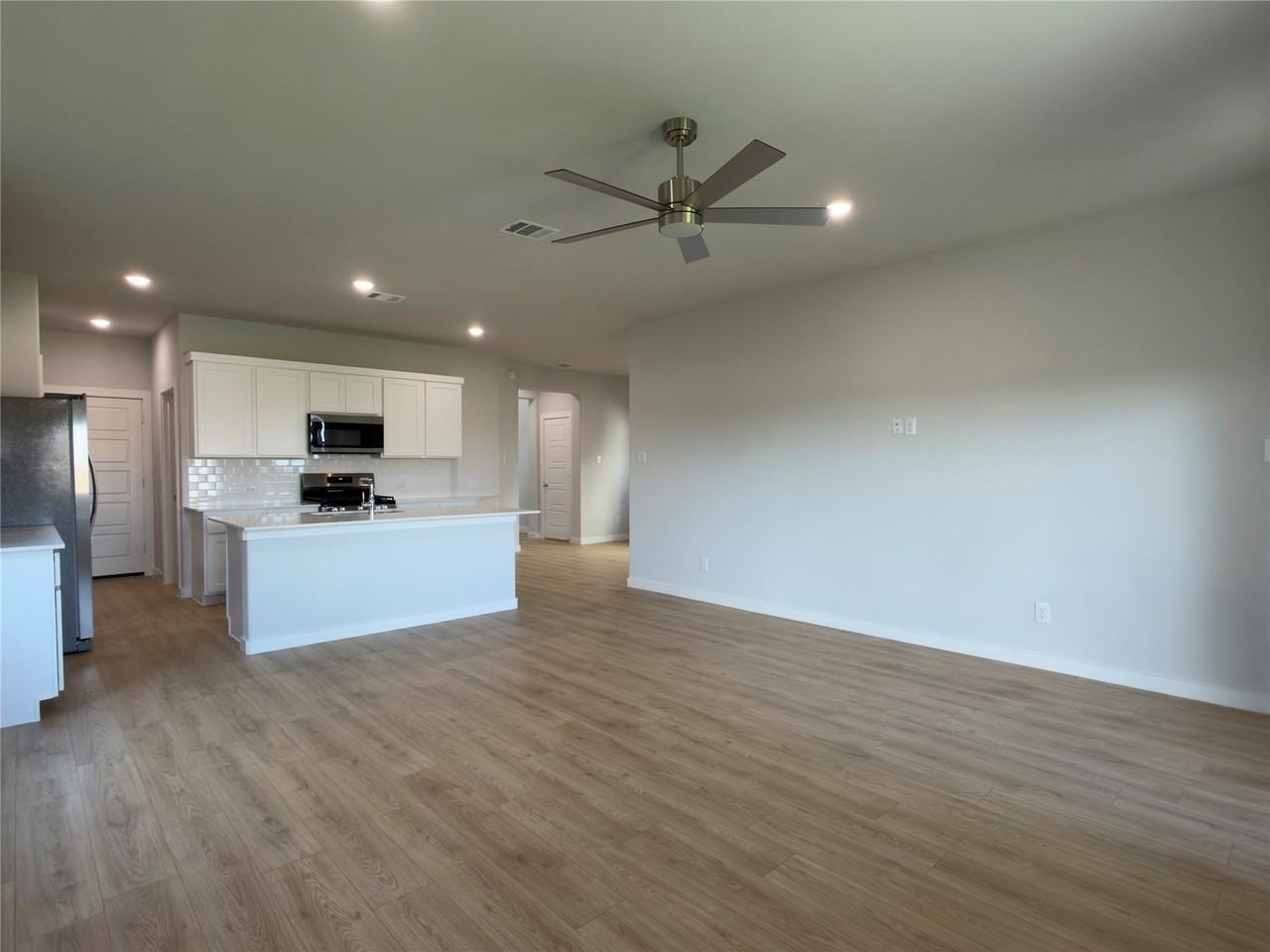 120 Millwood Rd - Photo 4 of 34