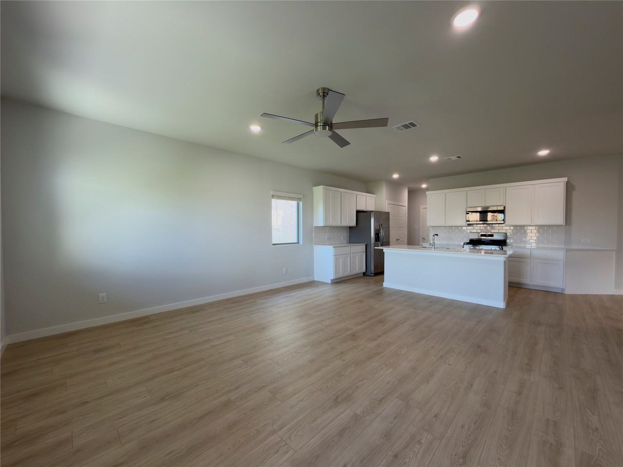 120 Millwood Rd - Photo 7 of 34