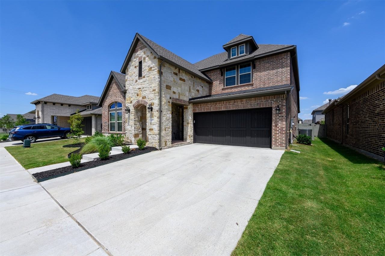 1604 Moss Trail Ct - Photo 2 of 35