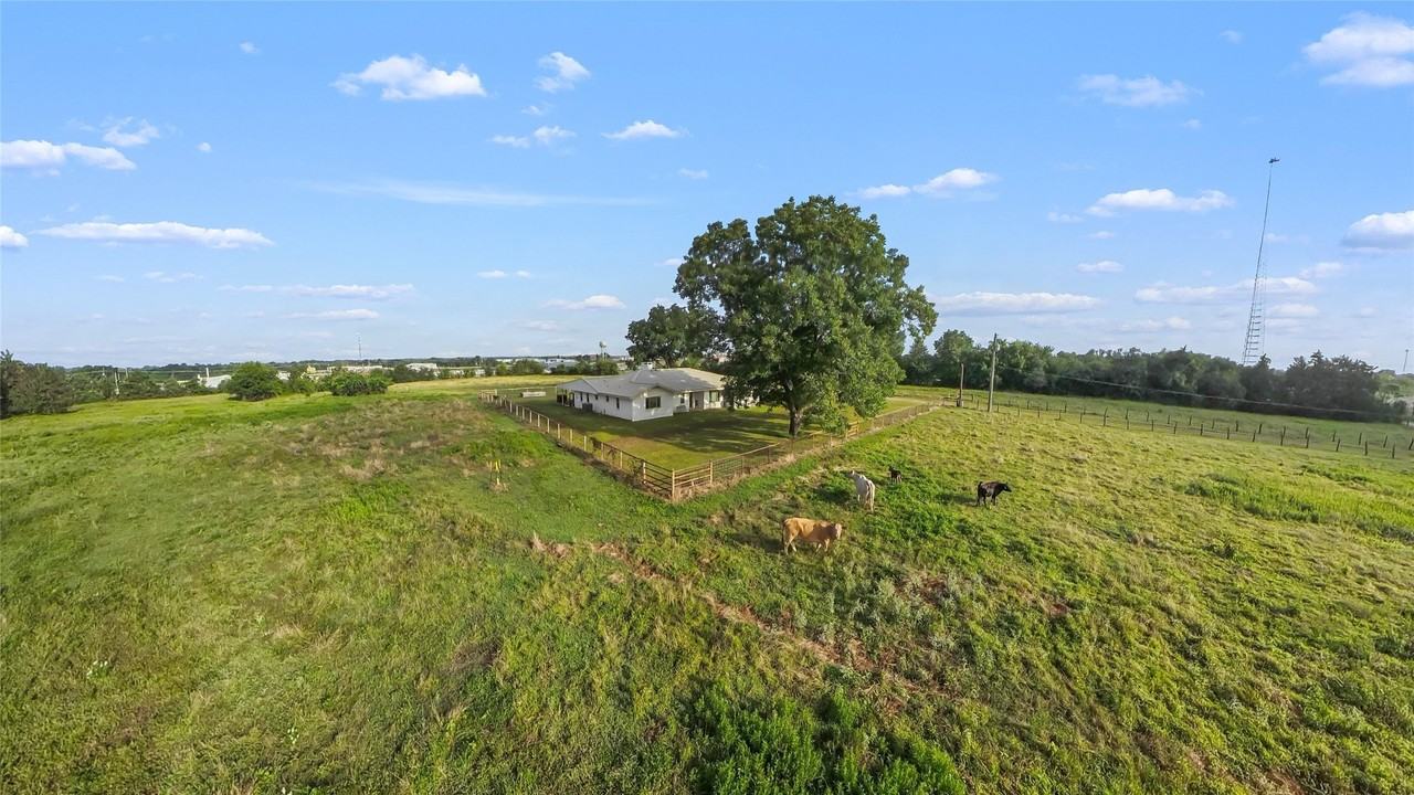250 Williford St - Photo 2 of 36