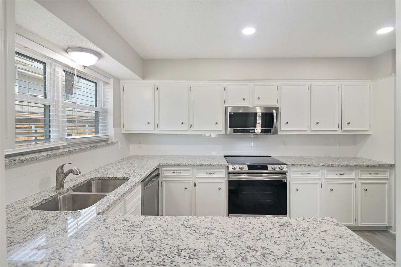 2179 Southern Pl #A - Photo 5 of 40