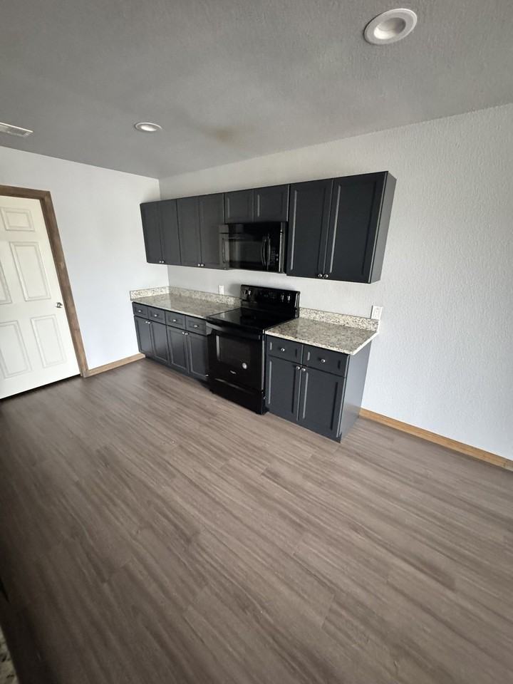 450 Derrs Chapel Rd - Photo 5 of 13