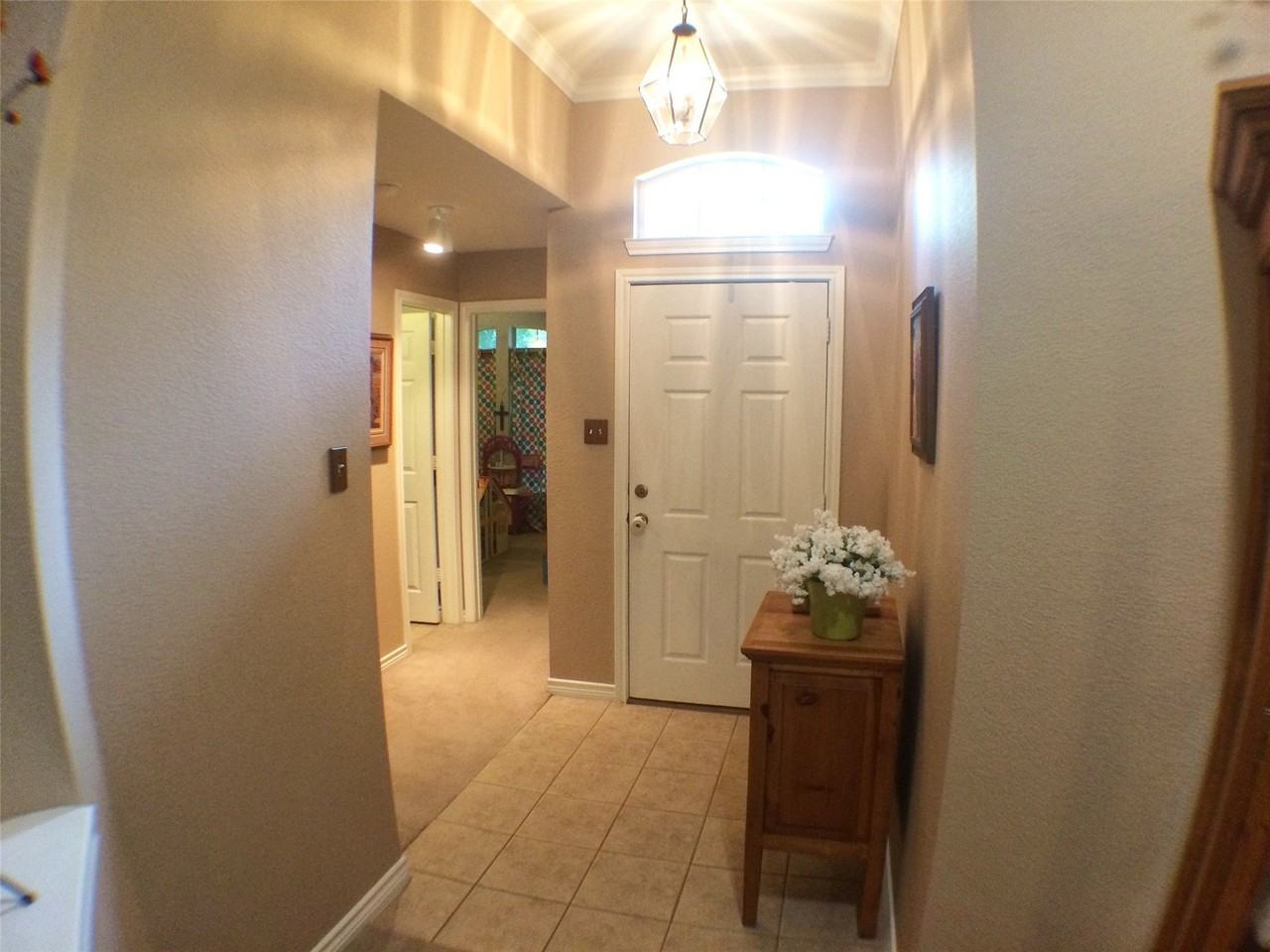 5912 Meadowglen Dr - Photo 4 of 20