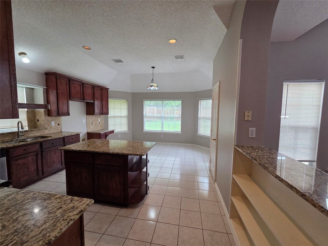 1344 Wentworth Dr - Photo 2 of 12