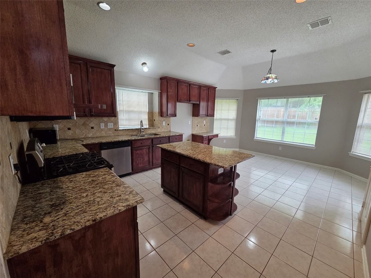 1344 Wentworth Dr - Photo 3 of 12