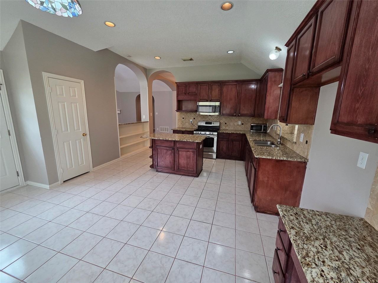 1344 Wentworth Dr - Photo 4 of 12