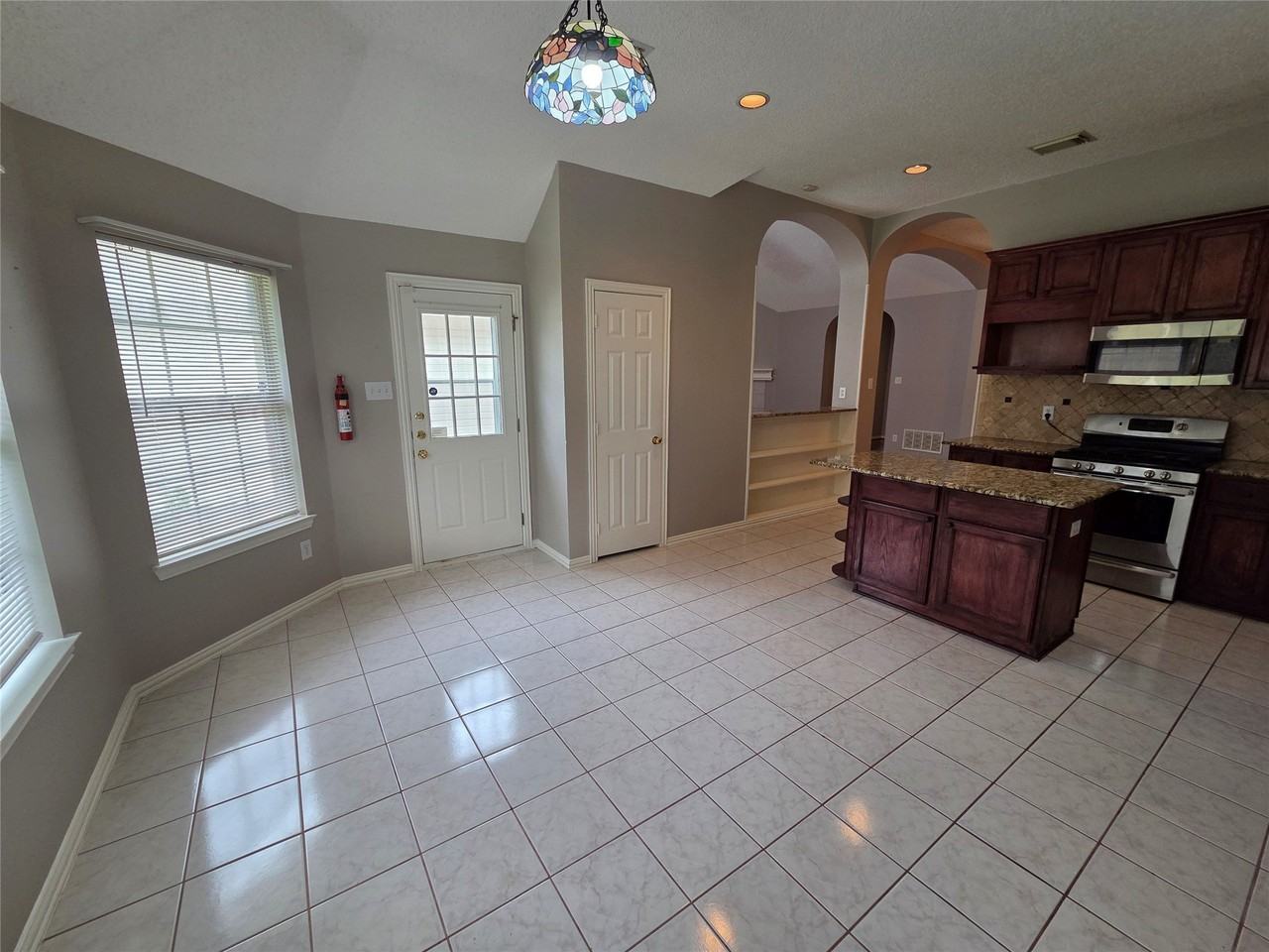 1344 Wentworth Dr - Photo 5 of 12