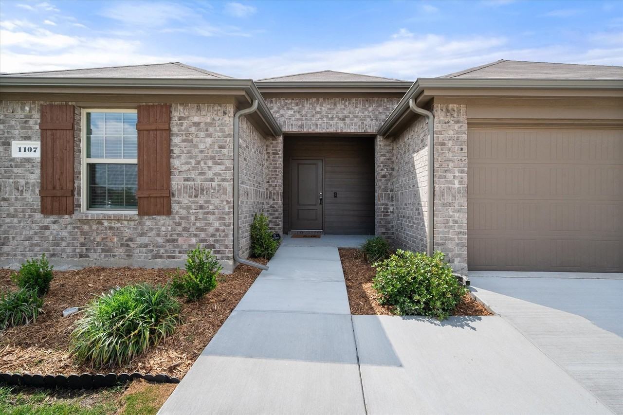 1107 Knoll Dr - Photo 5 of 32
