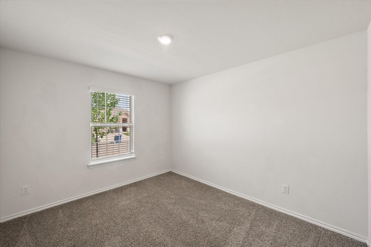 1107 Knoll Dr - Photo 7 of 32