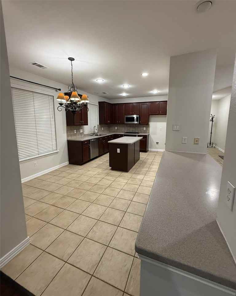 3817 Appleton Ln - Photo 4 of 22