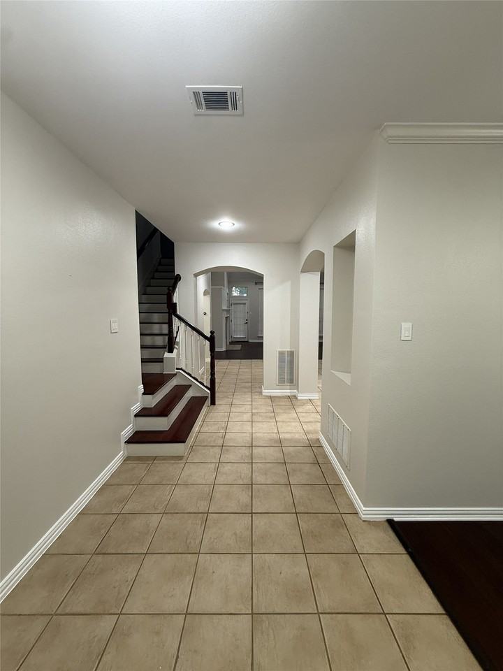 3817 Appleton Ln - Photo 6 of 22