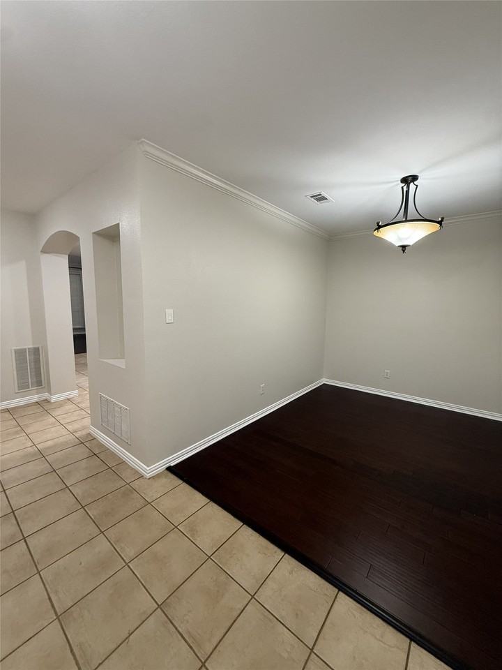 3817 Appleton Ln - Photo 7 of 22