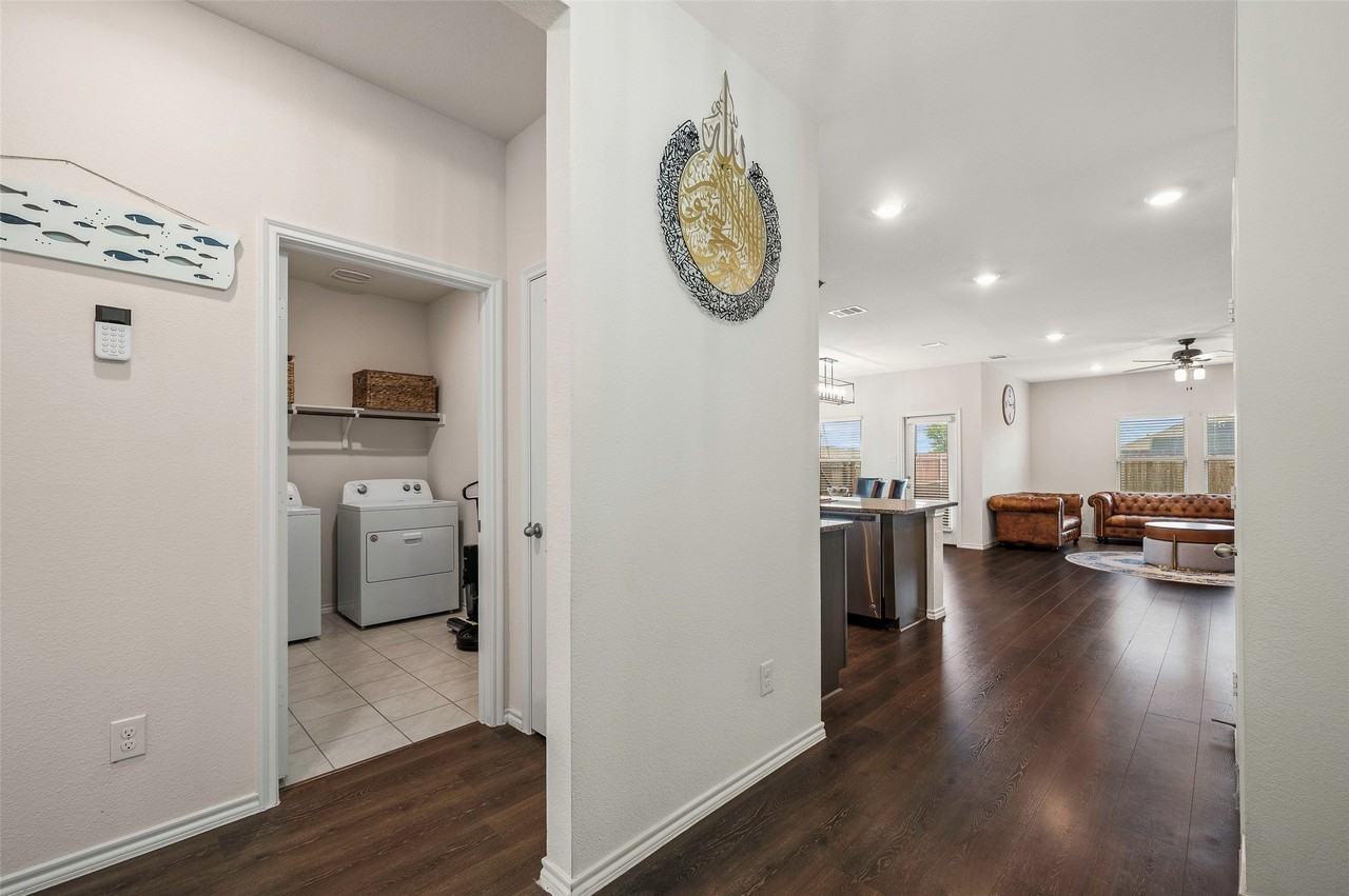 901 Euston St - Photo 2 of 20