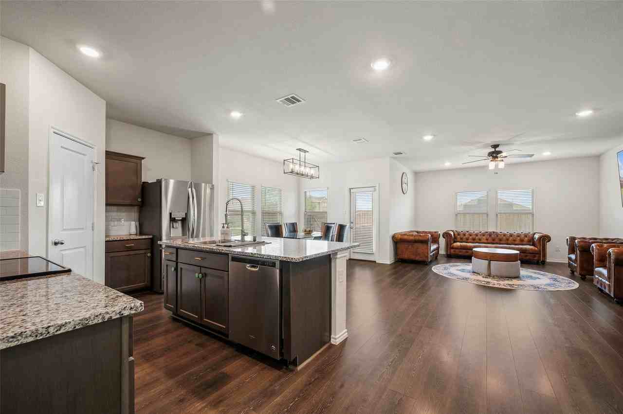 901 Euston St - Photo 3 of 20