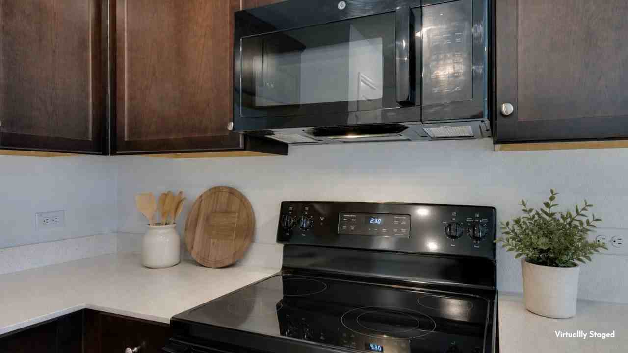 525 Dashwood Dr - Photo 4 of 26