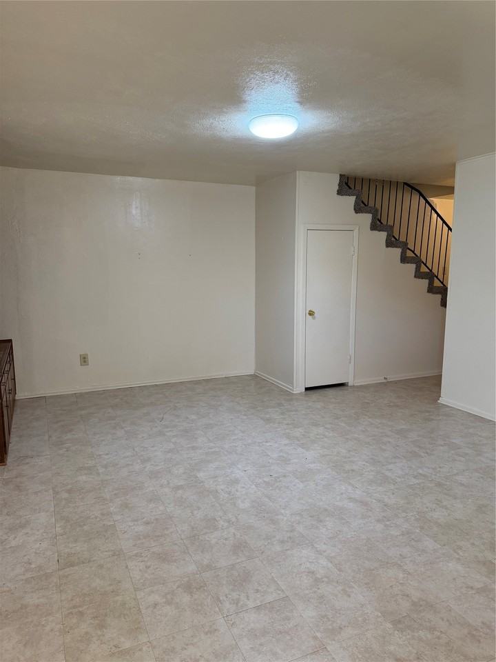 3002 Stanford St #B - Photo 3 of 26