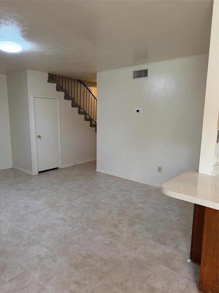 3002 Stanford St #B - Photo 4 of 26