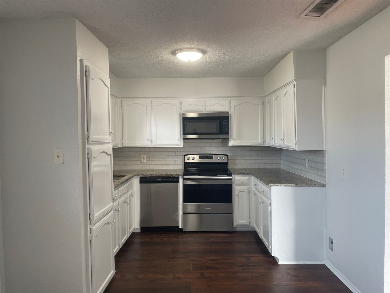 516 Erikson Trl - Photo 4 of 19