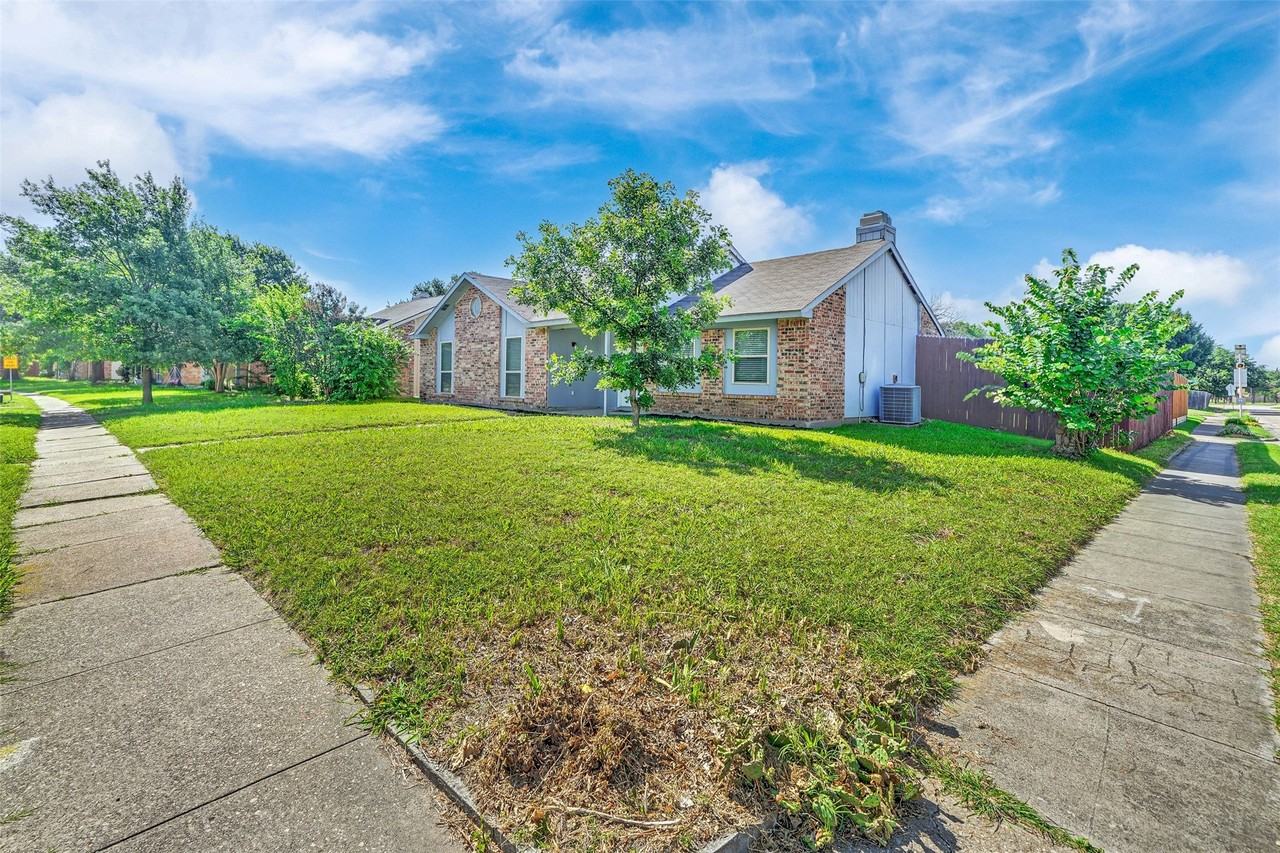 1300 Rivercrest Blvd - Photo 4 of 29