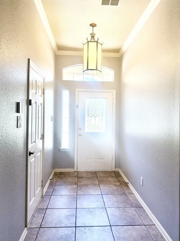 3308 Marymount Dr - Photo 2 of 22