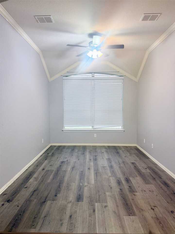 3308 Marymount Dr - Photo 3 of 22