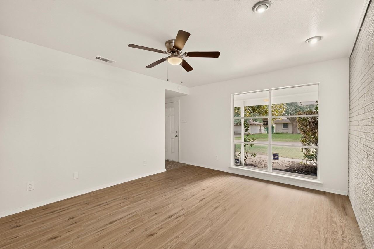 802 Wisteria Way - Photo 5 of 32