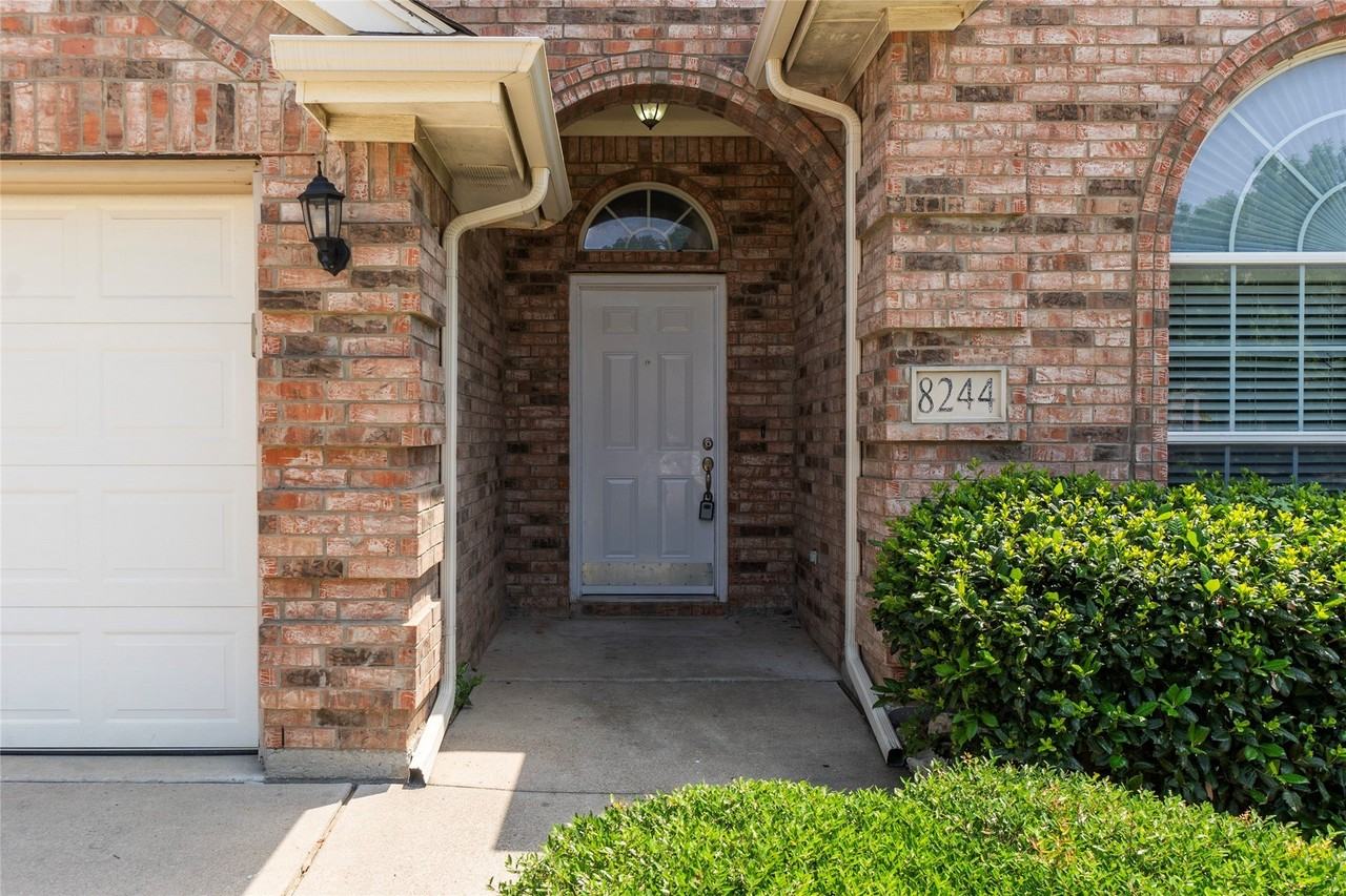8244 Edgepoint Trl - Photo 3 of 25