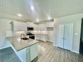 featured image of 525 Ardsley Ln