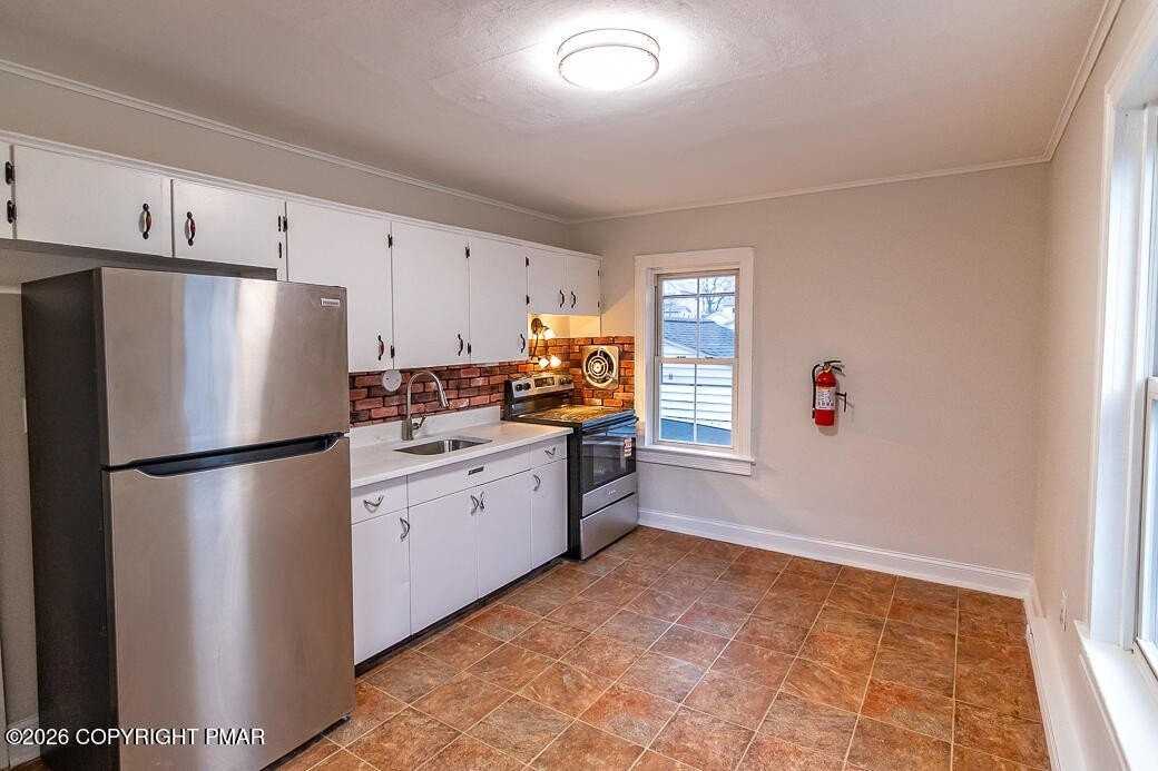 125 Front St #A - Photo 2 of 13
