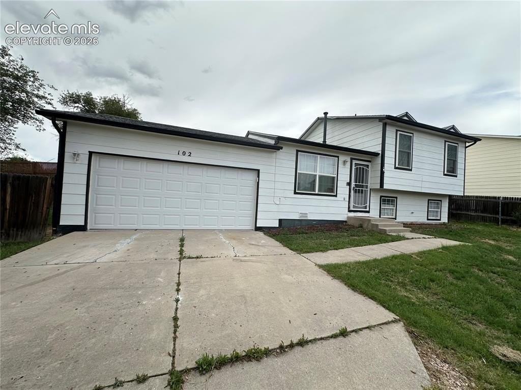 102 Comanche Ct - Photo 2 of 15
