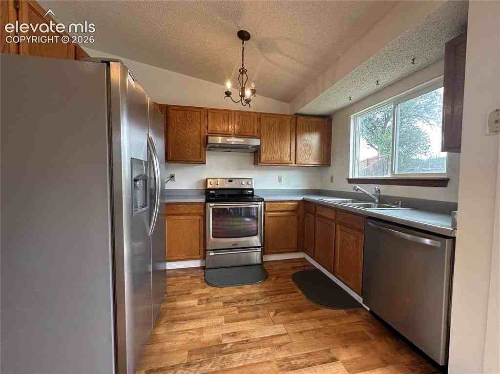 102 Comanche Ct - Photo 3 of 15