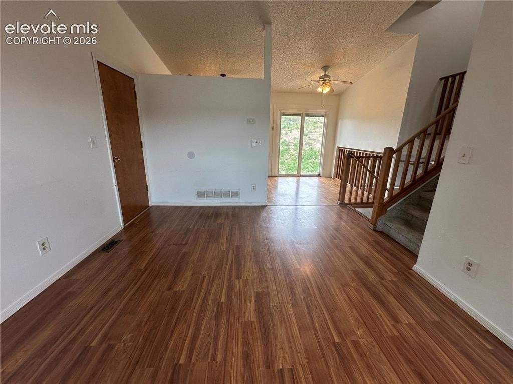 102 Comanche Ct - Photo 4 of 15