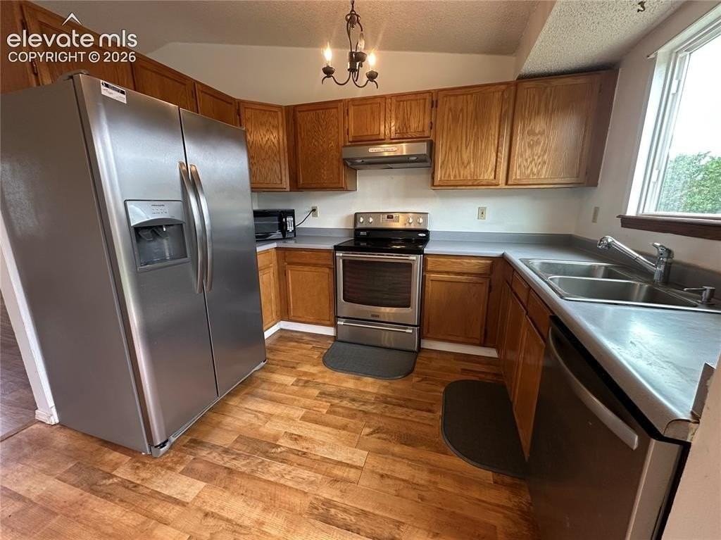 102 Comanche Ct - Photo 5 of 15