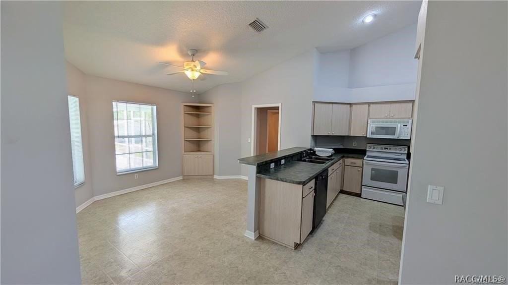 4565 N Allamandra Dr - Photo 5 of 33
