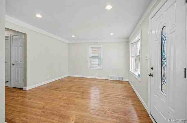 1539 Cole St - Photo 3 of 21