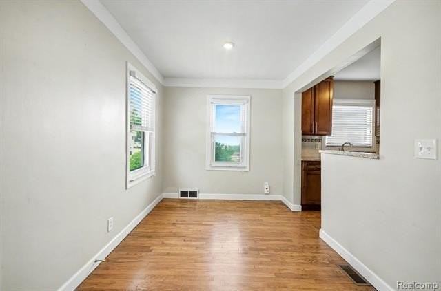 1539 Cole St - Photo 4 of 21