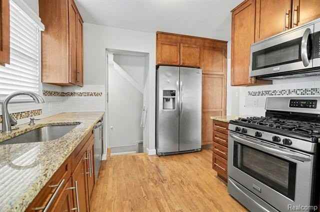 1539 Cole St - Photo 5 of 21