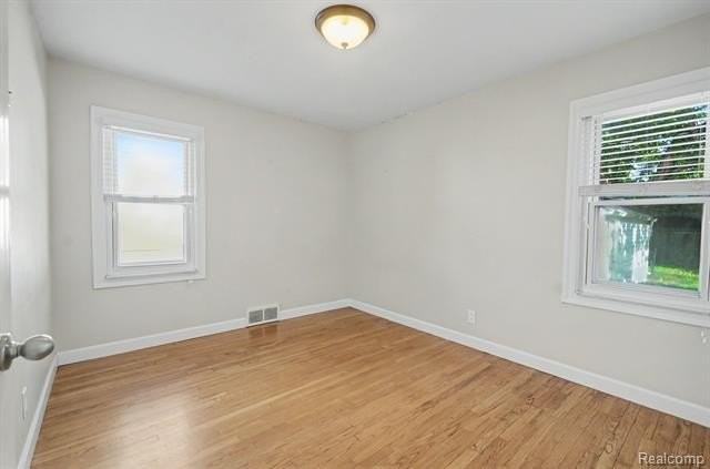 1539 Cole St - Photo 6 of 21