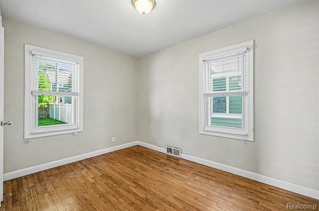 1539 Cole St - Photo 7 of 21