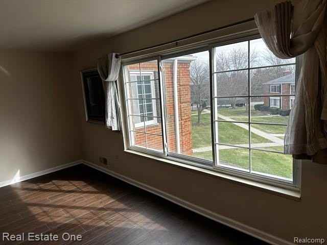 780 E Fox Hills Dr - Photo 5 of 20