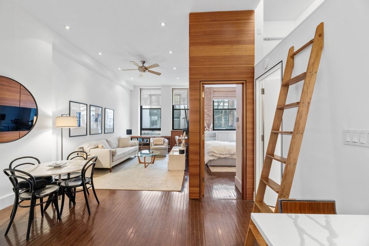 35 E 10th St #2B