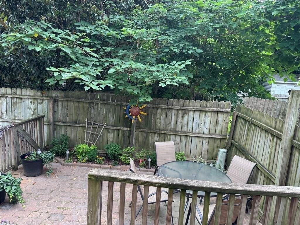 411 Dinwiddie St - Photo 3 of 16