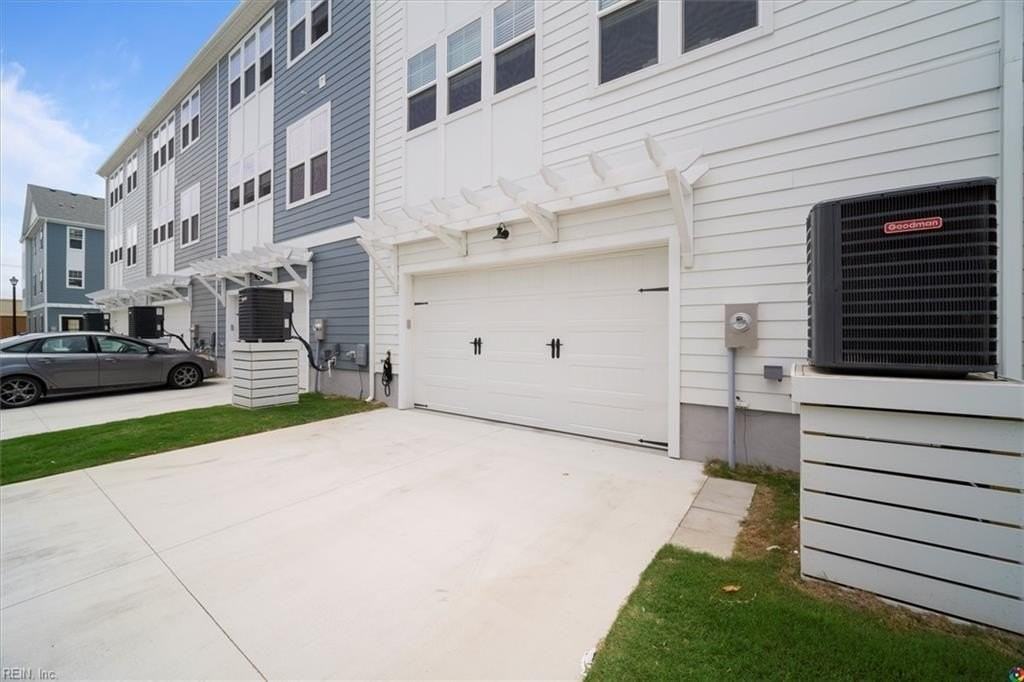 9614 21st Bay St - Photo 5 of 33