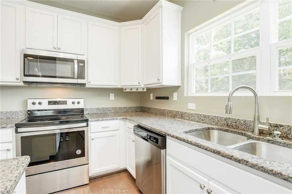 901 13th St - Photo 3 of 26