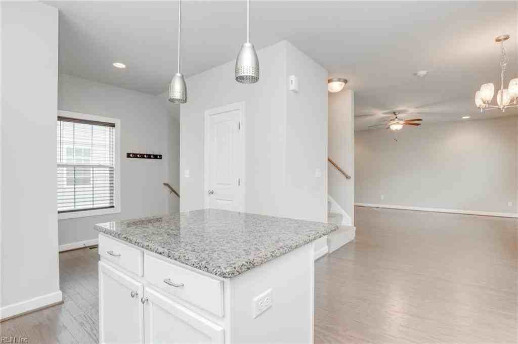 901 13th St - Photo 5 of 26
