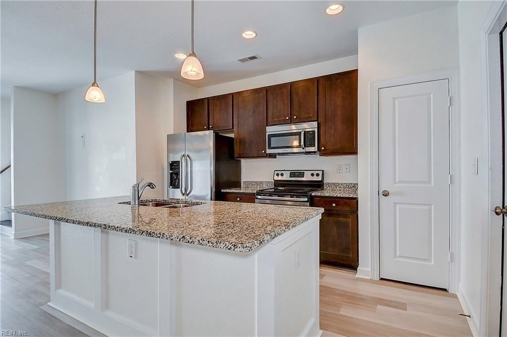 5416 Safe Harbour Way - Photo 6 of 33